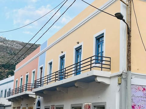 Property building, Day, Neighbourhood, Natural landscape, Mountain view, Street view