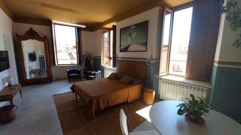 Kitchen or kitchenette, Dining area, Bedroom