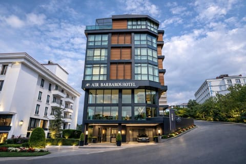 Property building, Off site, Day, Neighbourhood, On site, City view, Street view, Location