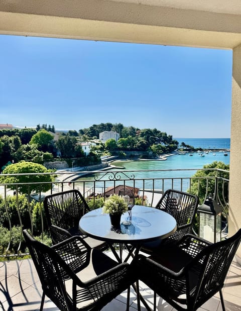 Balcony/Terrace, Seating area, Dining area, Sea view