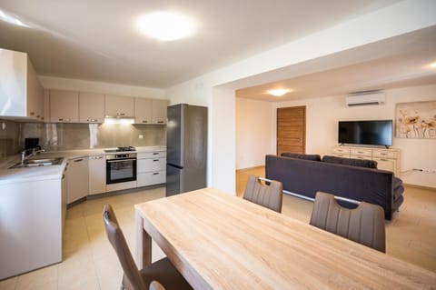 Communal lounge/ TV room, Dining area