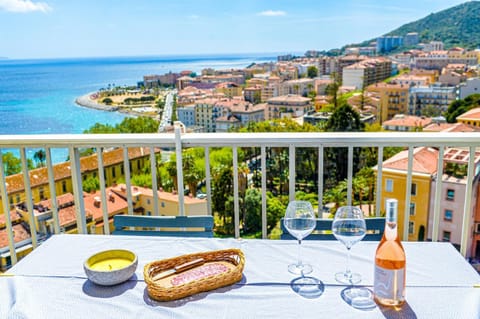 View (from property/room), Balcony/Terrace, Dining area, City view, Sea view