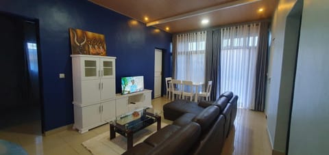 Communal lounge/ TV room, TV and multimedia, Living room, Seating area, Evening entertainment