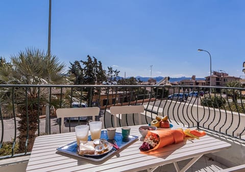 Patio, Natural landscape, View (from property/room), Dining area, Sea view, Parking