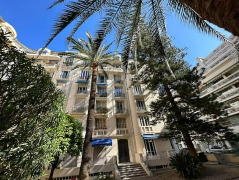Luxueux Appartement 115m2, 3 Chambres centre ville avec parking à 5 min plage -climatisation Apartment in Nice