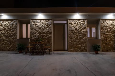 Chrisa's Detached Property near Center with Parking Apartment in Heraklion