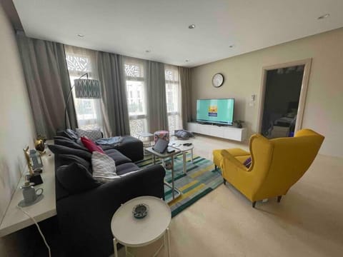 Communal lounge/ TV room, TV and multimedia, Living room, Seating area, Evening entertainment