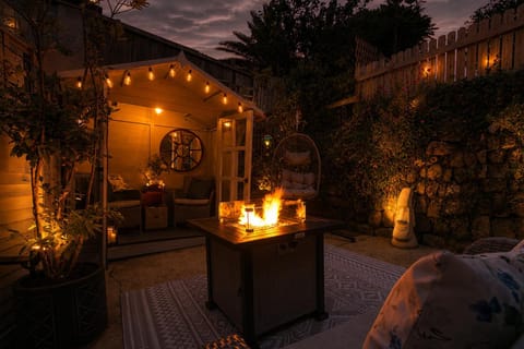 Patio, Garden, Seating area, fireplace