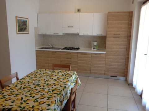 Kitchen or kitchenette, Dining area, stove