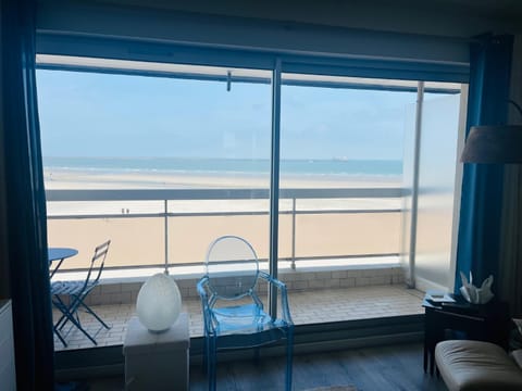 View (from property/room), Balcony/Terrace, Living room, Beach, Sea view