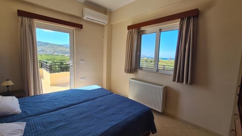 Bed, Photo of the whole room, Bedroom, air conditioner