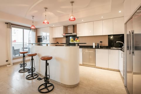 Kitchen or kitchenette, Dining area, dishwasher, minibar, pet friendly, stove