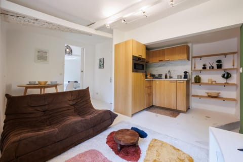 Kitchen or kitchenette, Living room, Dining area, minibar, pet friendly, stove