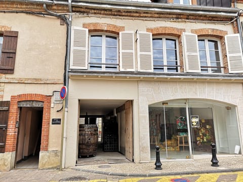 Facade/entrance