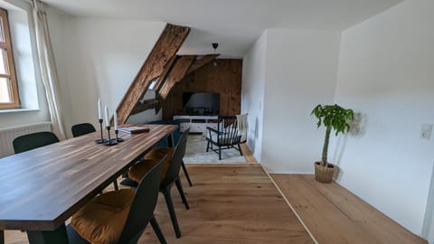 Living room, Seating area, Dining area, hair dresser