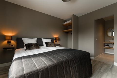 Bed, Photo of the whole room, Bedroom, heating, wardrobe, air conditioner