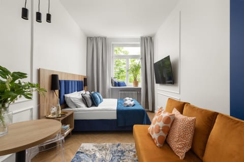 Bed, TV and multimedia, Photo of the whole room