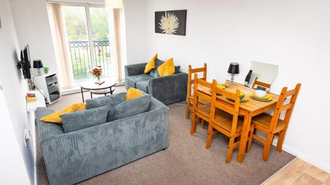 Greenings Apt Warrington - 2 Bed with FREE off road Parking & Wifi Apartment in Warrington
