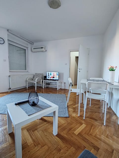 Apartman Hugo Apartment in Novi Sad