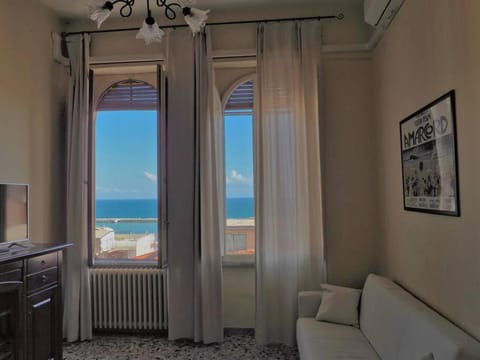 Living room, Sea view