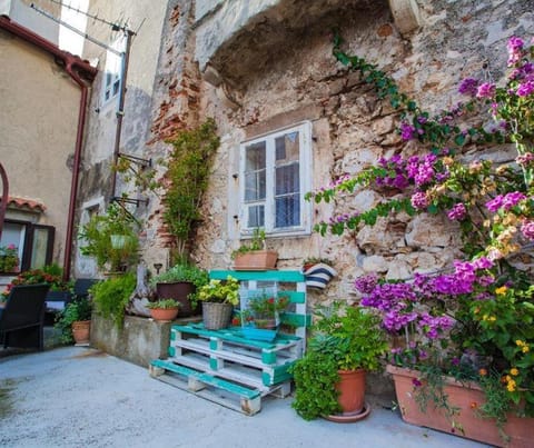 Property building, Patio, Day