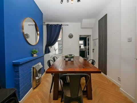 4BR House Popular Ravenhill Road House in Belfast