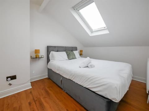 4BR House Popular Ravenhill Road House in Belfast