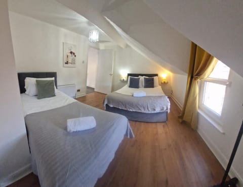 4BR House Popular Ravenhill Road House in Belfast