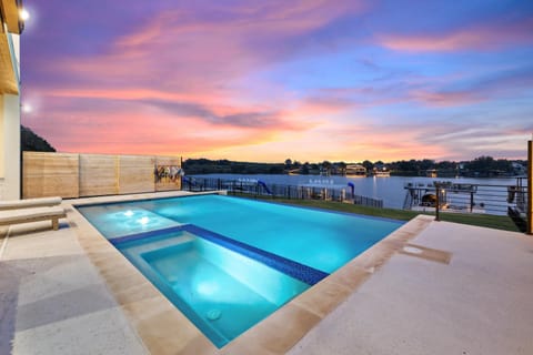 Luxe Lakefront Haven New Listing Promos Available House in Kingsland