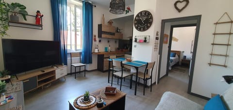 Communal lounge/ TV room, Dining area