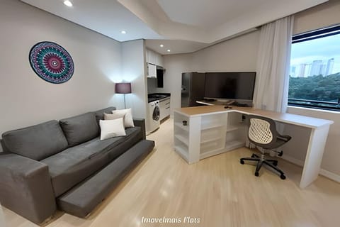 Bed, TV and multimedia, Coffee/tea facilities, Kitchen or kitchenette, Living room, Photo of the whole room, Seating area, Bedroom, Food