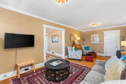 Enchanted Path to a Gardenscape - 92 Walkscore! House in Phinney Ridge