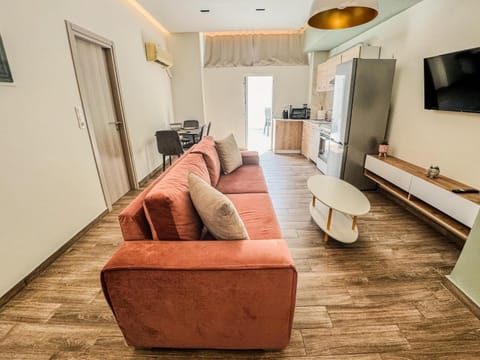 TV and multimedia, Kitchen or kitchenette, Living room, Seating area, oven