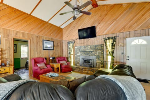 Rural Arkansas Vacation Rental with Lake Access House in Arkansas