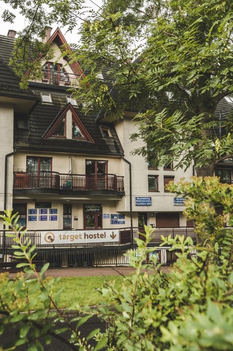 Property building, Neighbourhood, Location