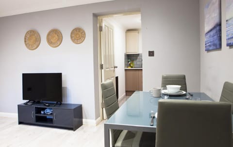 Communal lounge/ TV room, TV and multimedia, Kitchen or kitchenette, Living room, Seating area, Dining area