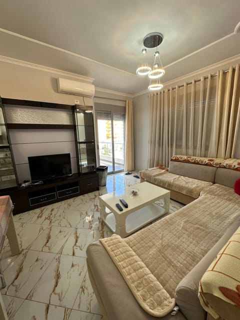 TV and multimedia, Living room, Photo of the whole room, Seating area, air conditioner
