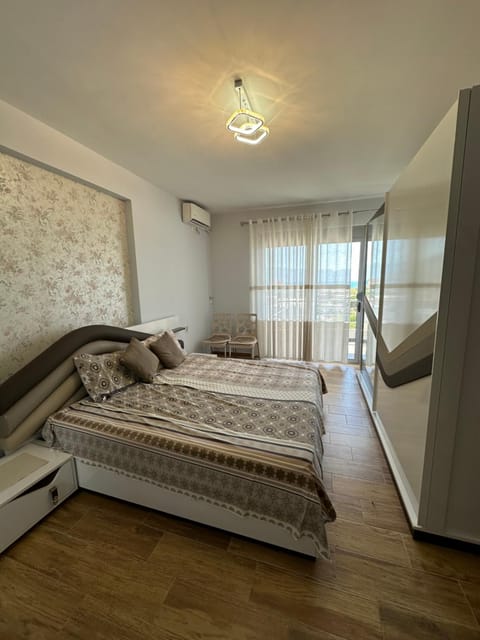 Bed, Photo of the whole room, Bedroom, wardrobe, air conditioner