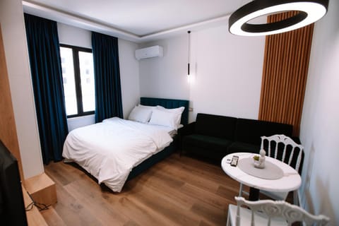Bed, Living room, Photo of the whole room, Seating area, Bedroom, towels, air conditioner