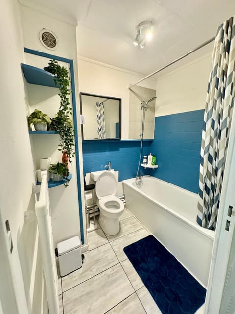 SPACIEUX DUPLEX PRES DES QUAIS DE SEINE LINGE MAISON FOURNI PARKING GRATUIT 4 CHAMBRES bienvenue à vous Apartment in Rouen