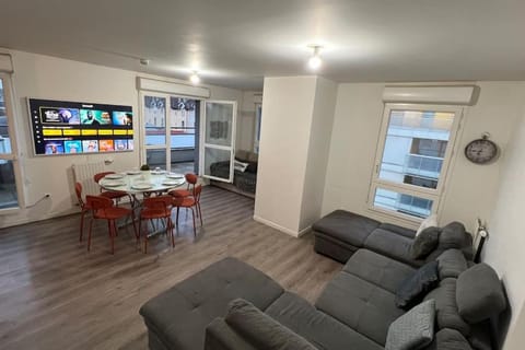 TV and multimedia, Living room, Dining area