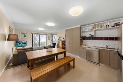 Kitchen or kitchenette, Dining area, dishwasher