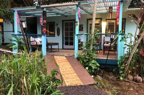 Manta Soul Tiki Cottage Apartment in Captain Cook