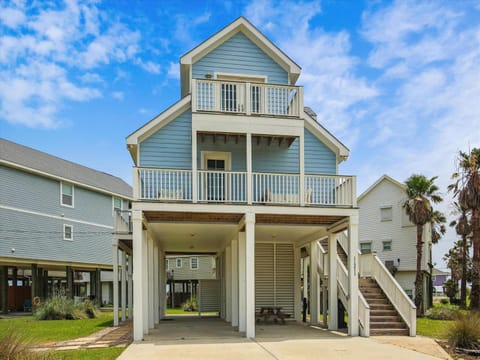 Property building, Patio, Facade/entrance, Neighbourhood, Balcony/Terrace, Parking