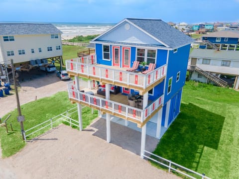Property building, Bird's eye view, Balcony/Terrace, Beach, Sea view, Parking