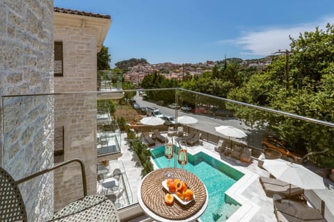 View (from property/room), Balcony/Terrace, City view, Mountain view, Pool view