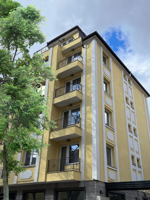 Property building, Facade/entrance, Balcony/Terrace