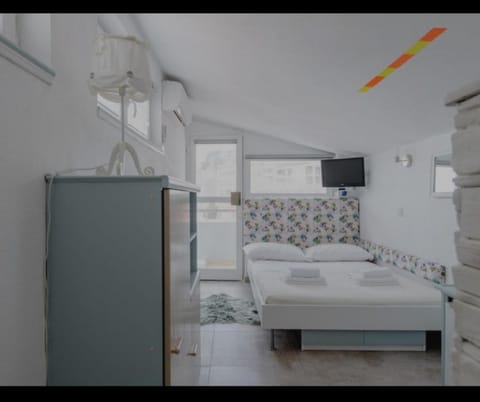 Brela SP small loft-no parking Bed and Breakfast in Brela