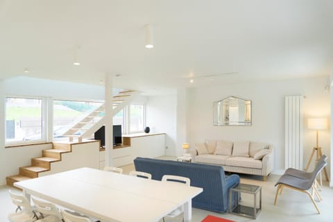 TV and multimedia, Living room, Dining area
