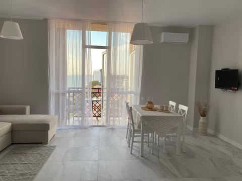 TV and multimedia, Living room, Seating area, Dining area, air conditioner